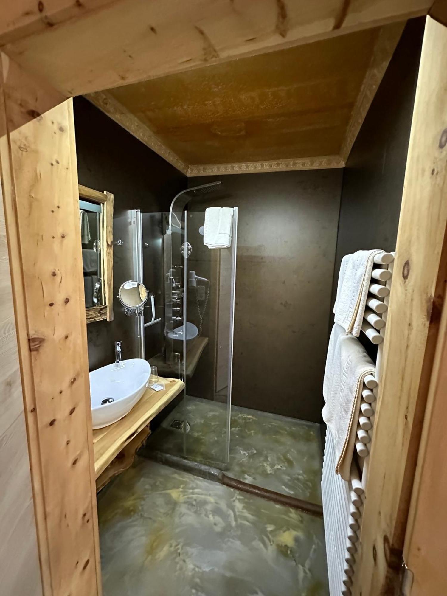 Gasthof Zum Loewen Aschau Im Zillertal Eksteriør billede