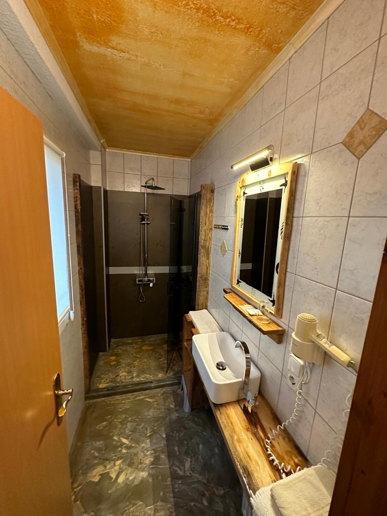 Gasthof Zum Loewen Aschau Im Zillertal Eksteriør billede